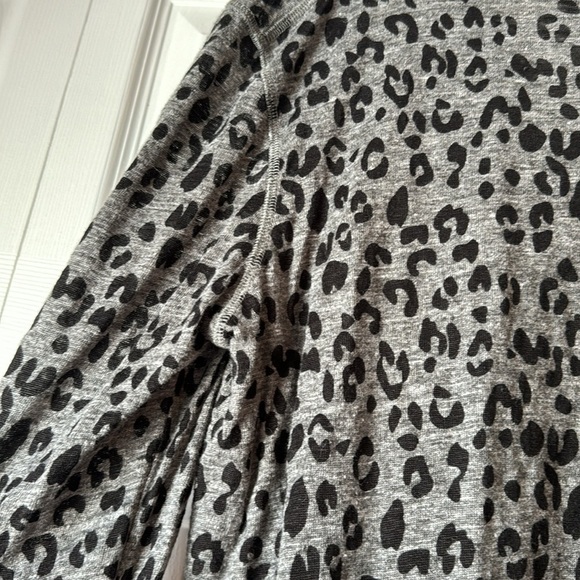 Rails Sami 100% linen charcoal leopard print long-sleeve v-neck top sz large - Picture 12 of 14